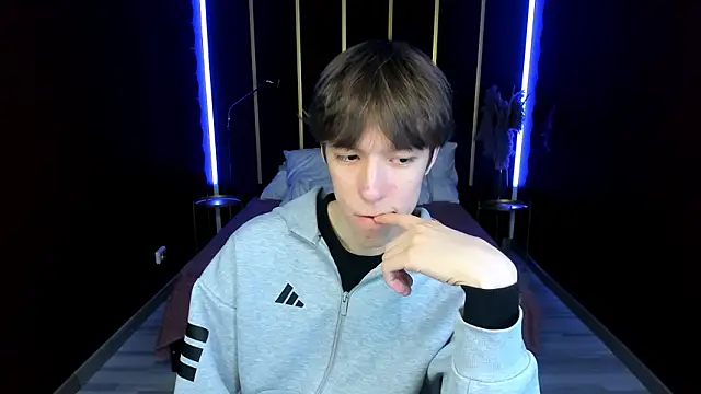 markbranston (M twink) - jerking in underwear