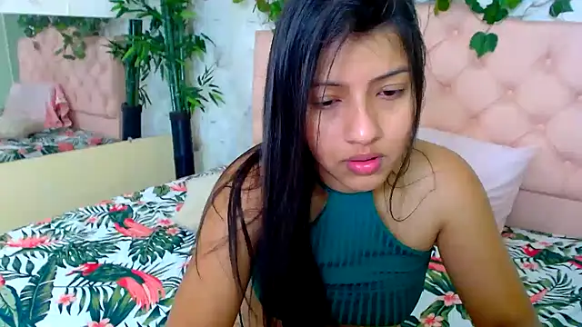zara_cute (F teen) - show tits