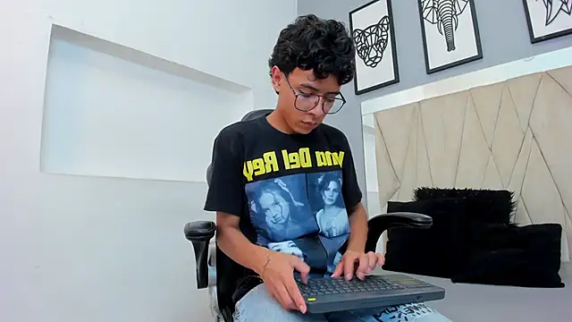 adams_bobby (M twink) - cum show 🍆💦