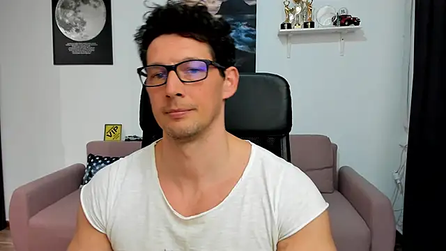 brutusk08 (Ask my age) - Cumshow in freechat