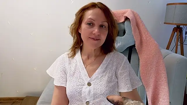 ava_gardner_ (F mature) - tease my nipples