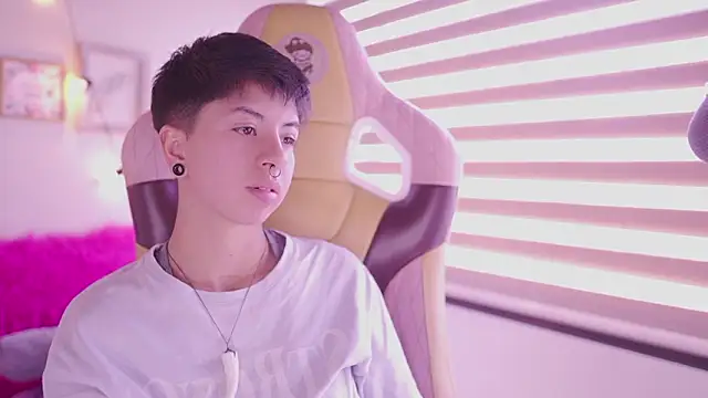 tommy_blue (F young) - open pussy