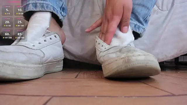 kailinmoonx (F young) - smell my shoes