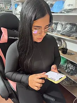 giaduque (G young) - serve a client completely naked