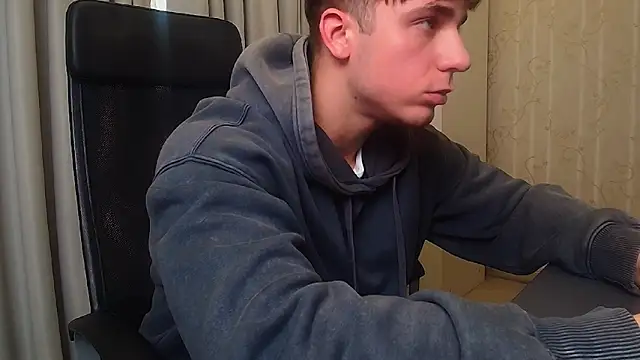 kellenwest (M twink) - naked flexx show