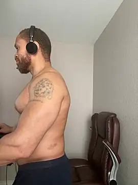 fathero1time (M mature) - 4000 Tokens and I bust this nut 💰💰💰