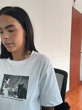 kitty_rousse01 (F young) - show buttocks doggy position 😈