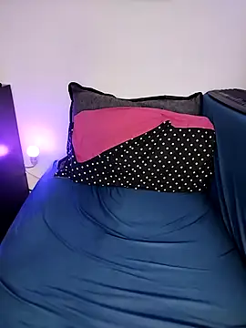 Webcam Model (EmmaKrosss)  is live.Free join now!