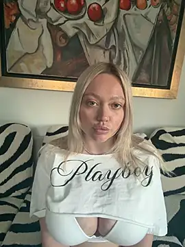 Webcam Model (misstitmouseofficial)  is live.Free join now!