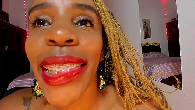 taylorr778 (F milf) - WET BLOWJOB