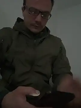 viktor1992-1-1 live sex cam