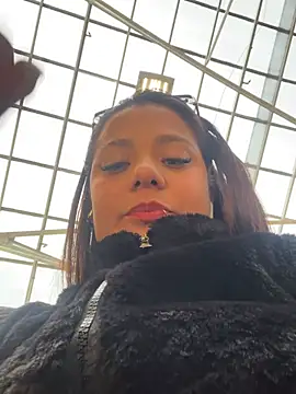 Webcam Model (Pretty__Milf)  is live.Free join now!