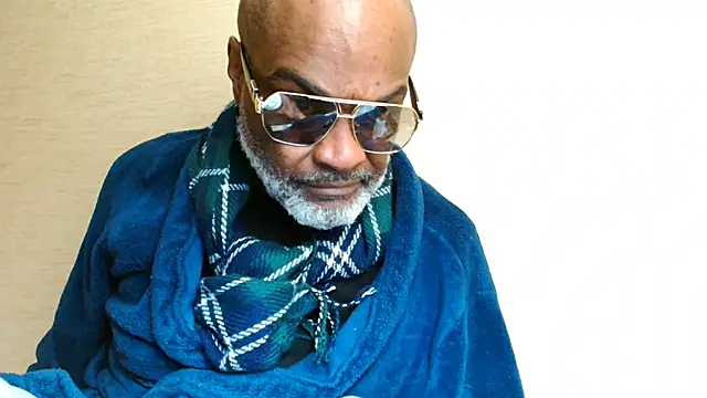 sinnernoir - Sinnernoir's free webcam - UK Sex Cams