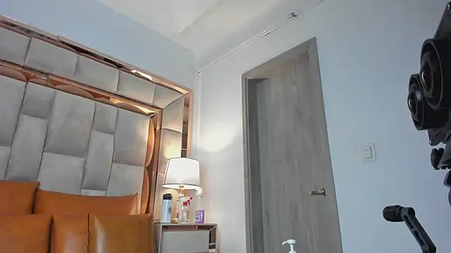 valentinabreats (F young) - finger pussy fuck