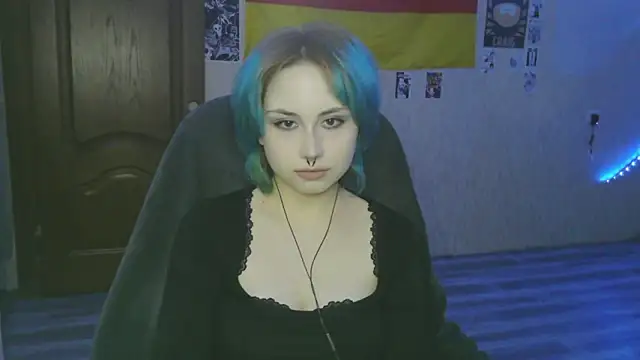 leisahopperstad (F teen) - tease with my top