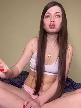 cute_erika_ (F milf) - show pussy