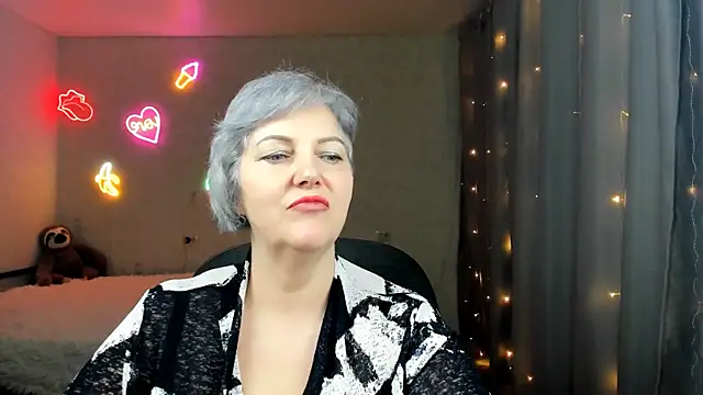 mary-leee (F mature) - Under the skirt.....