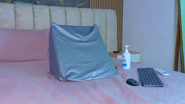 mia_scot - Mia_scot's free webcam