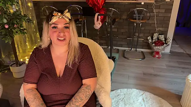 monageil (F young) - Its Monaday 😅 33-44-99 crazy Vibration