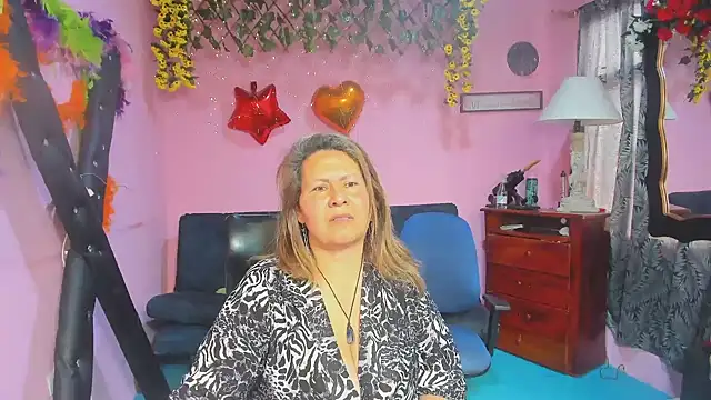 lesbiancuple (G young) - Mommy squirts on your face 🌊🌊💧