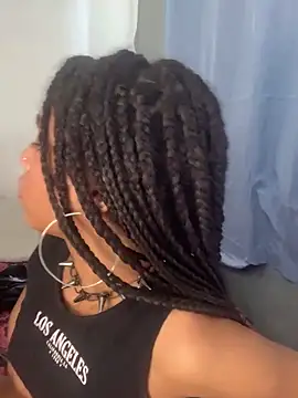 Lillith_Bloom live sex cam