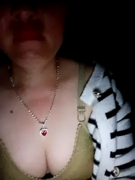 anaya069 (F milf) - Show feet