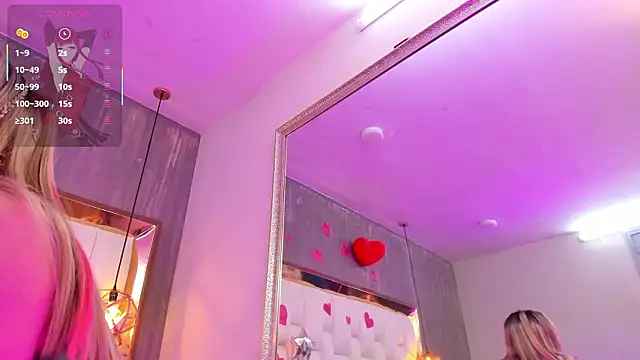 Foxxy_Doll live sex cam