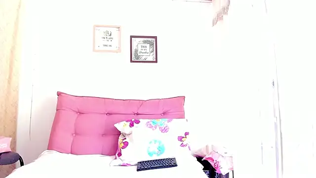 selena_jhonson - Selena_jhonson's free webcam - UK Sex Cams