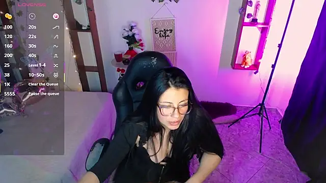 queenrose94 - QueenRose94's free webcam - UK Sex Cams