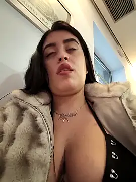 missnyrasecret (F young) - Off top in public Near to people