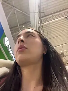 holly_play (F young) - open pussy close + fingers inside