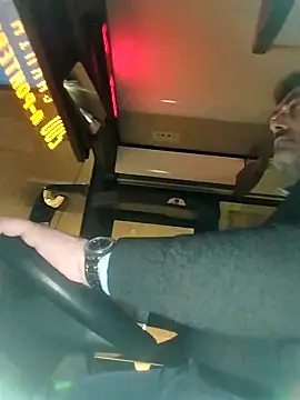 necroforo (M mature) - Doccia e gioco con dildo a casa