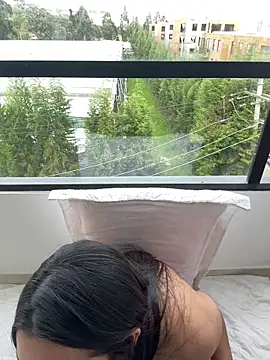 nicollemays (F young) - Huge buttplug 💫💫