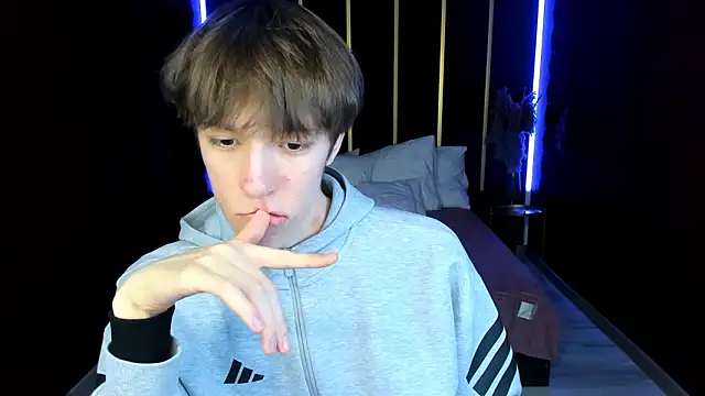 markbranston (M twink) - jerking in underwear