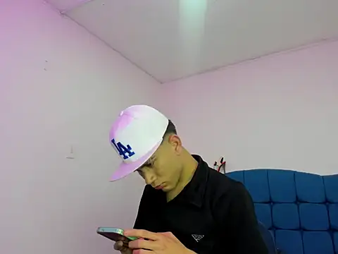 ailanys_miller (M twink) - show con dildo