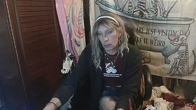 ombeline1 (Ask my age) - 40 flogging +1h chastety 2 d 17h now