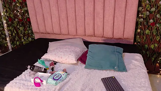 miajanss - MiaJanss's free webcam - UK Sex Cams