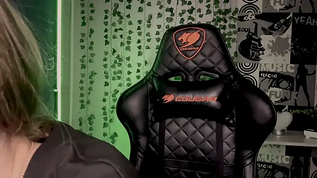 helgicuteness - Helgicuteness's free webcam - UK Sex Cams