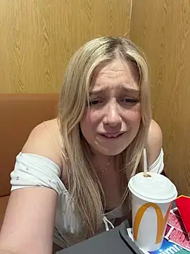 CherryAuroraa webcam