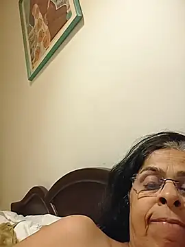 nakedmilfx (F mature) - Fingers in pussy