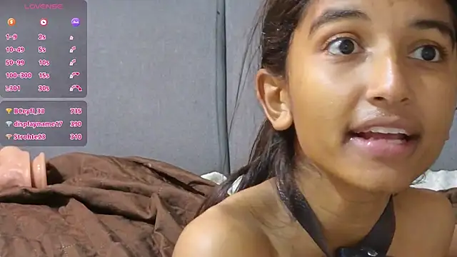 YuliethPetite Live Webcam on Stripchat