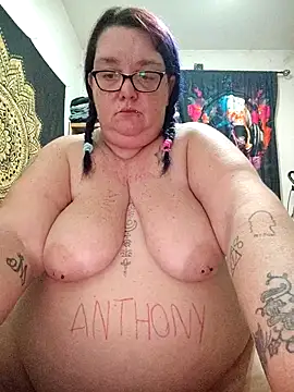 Webcam Model (diosacurvy1984)  is live.Free join now!