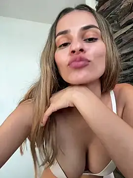 cuteluci_ live sex cam