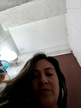 Webcam Model (roxanasexy2025)  is live.Free join now!