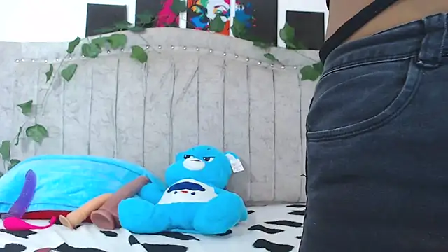 tinyy_star - Tinyy_Star's free webcam - UK Sex Cams