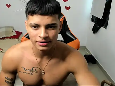 ryan_myearz__ (M twink) - CUM IN PUBLIC