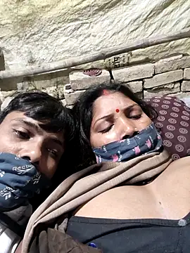 Indiandesicouple155 live sex cam