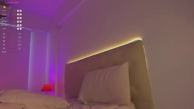 alaskavenom_ (F young) - finger ass standing up