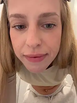 kira_mia (F young) - RISKY pinch nipples in mall hallway🥵