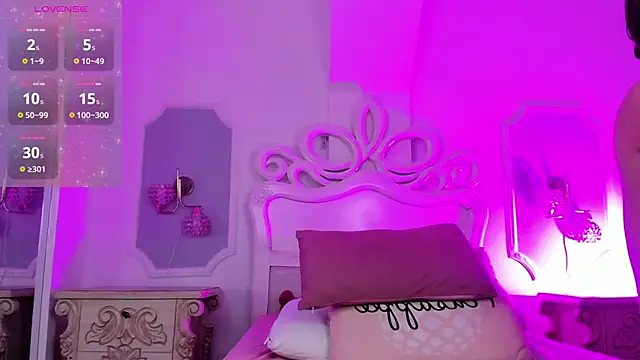 harleyqueen666 (F young) - Show asshole close